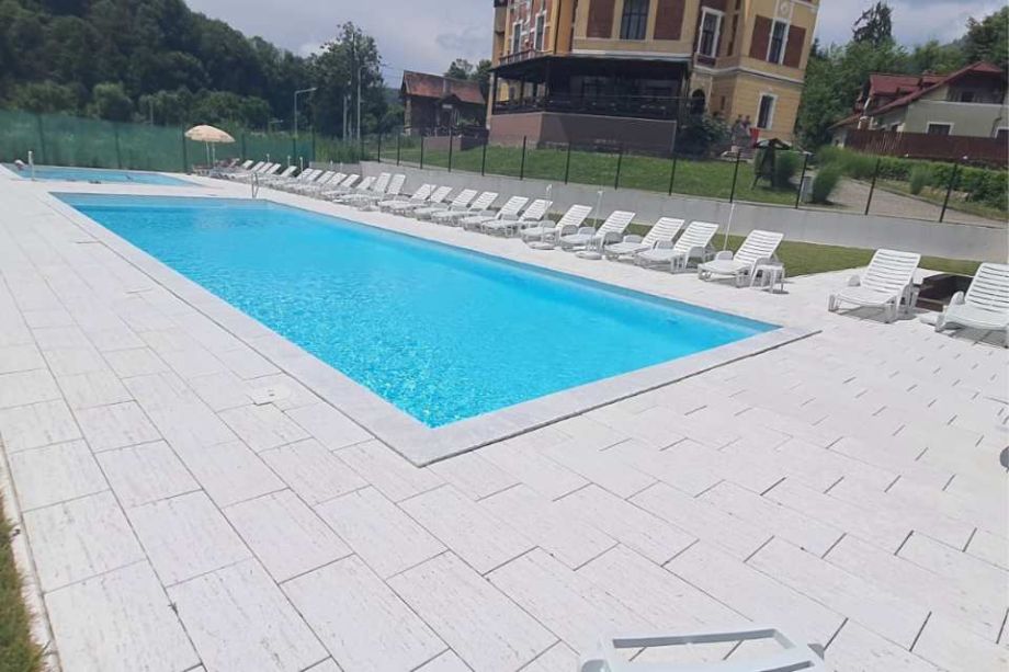 Servicii de construcții piscine