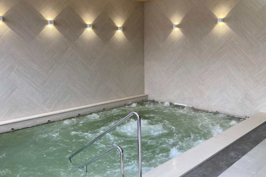 Servicii de placare piscine